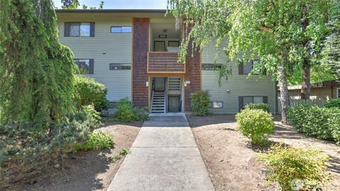Photo of 23405 16th Avenue S #C203, Des Moines, WA 98198 (MLS # 2568993)