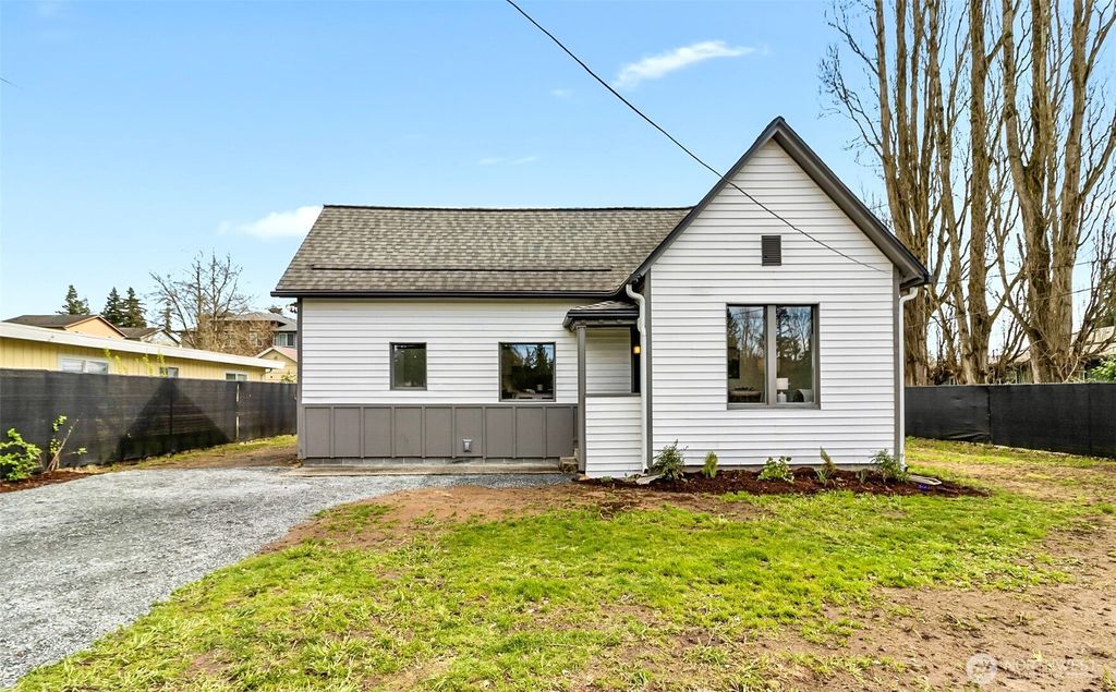 Photo of 1238 Ash Avenue, Marysville, WA 98270 (MLS # 2354756)