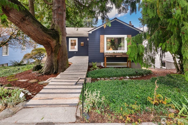 9219 5th Avenue NE, Seattle