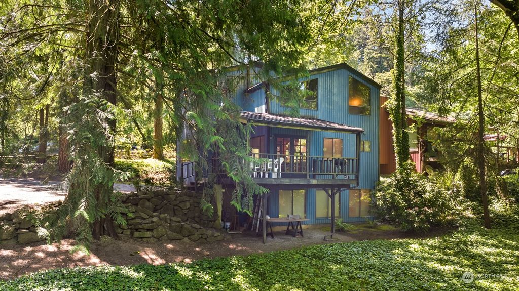 Photo of 16704 SE Newport Way, Bellevue, WA 98006 (MLS # 2126300)