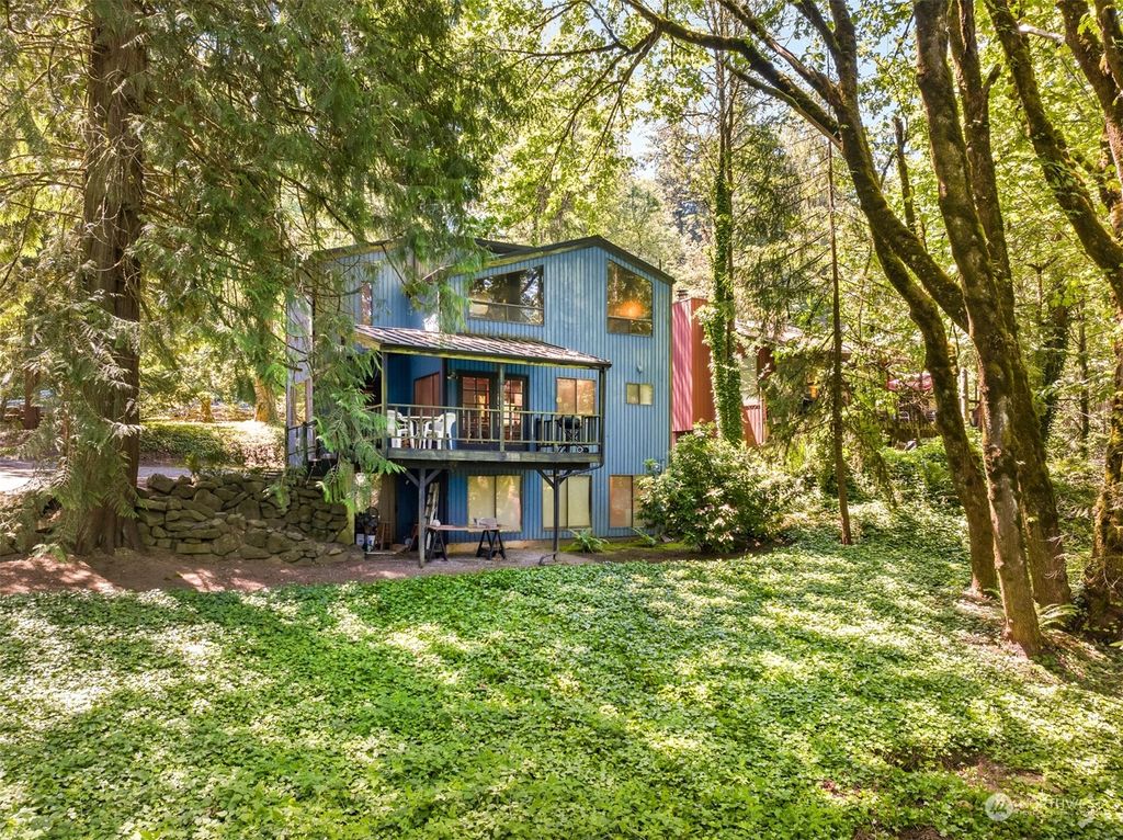 Photo of 16704 SE Newport Way, Bellevue, WA 98006 (MLS # 2126300)