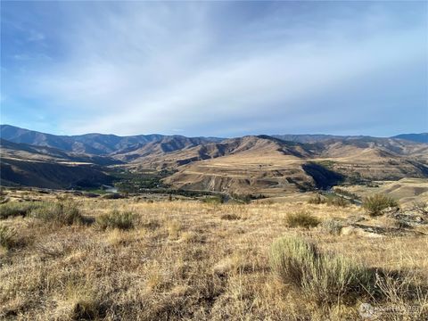 Photo of 2 Riverbend Overlook, Methow, WA 98834 (MLS # 2348381)