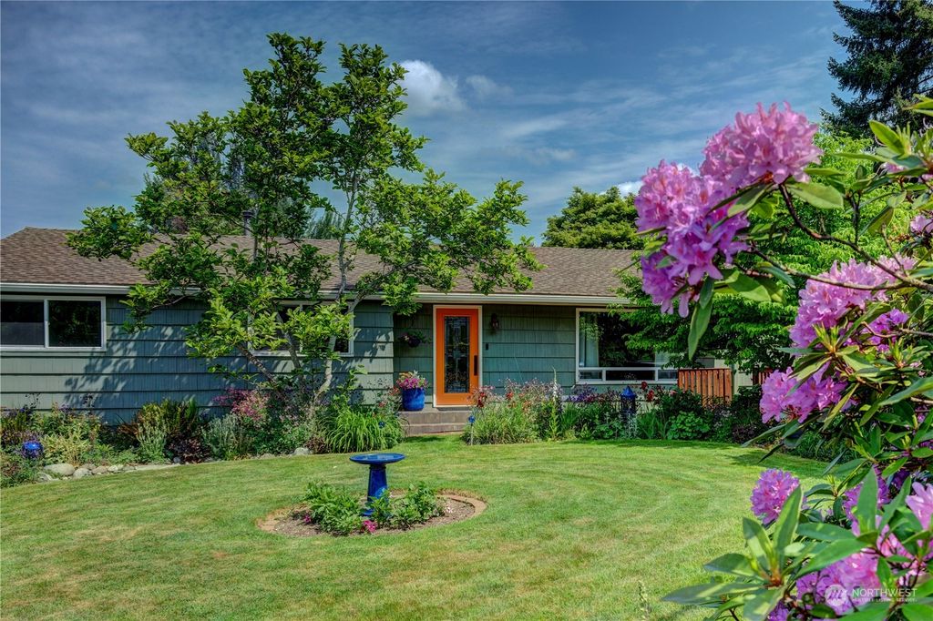 Photo of 6840 NE 153rd Place, Kenmore, WA 98028 (MLS # 2072687)