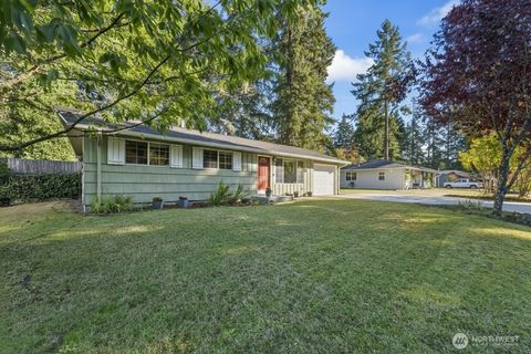 Photo of 11621 Farwest Drive SW, Lakewood, WA 98498 (MLS # 2443479)