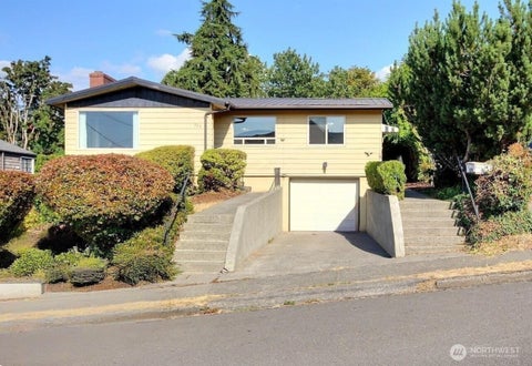 Photo of 326 Renton Avenue S, Renton, WA 98057 (MLS # 2571208)