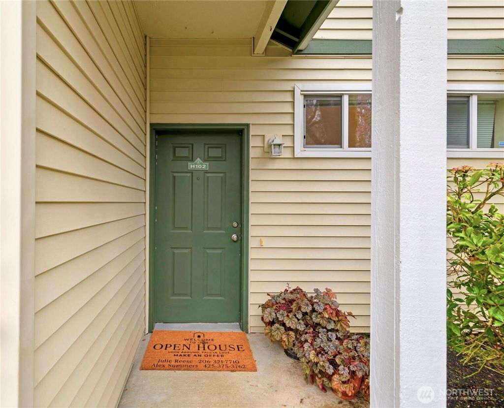 Photo of 12530 Admiralty Way #H102, Everett, WA 98204 (MLS # 2491803)