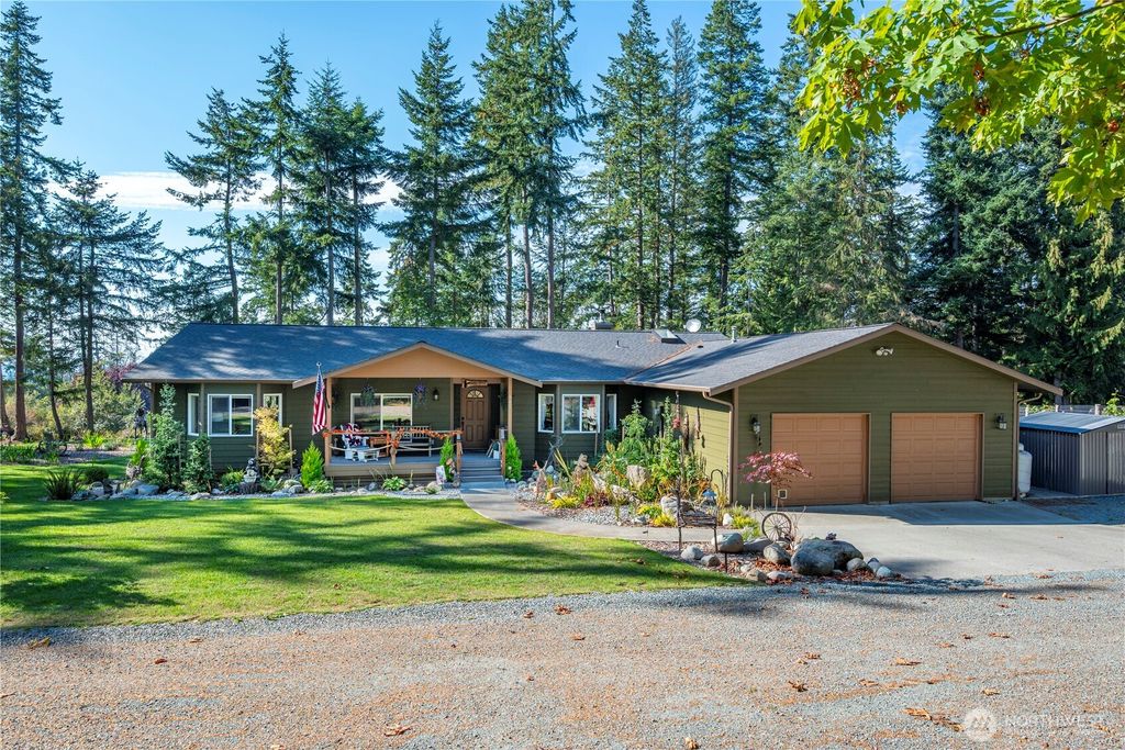Photo of 985 Lyndean Lane, Oak Harbor, WA 98277 (MLS # 2473026)