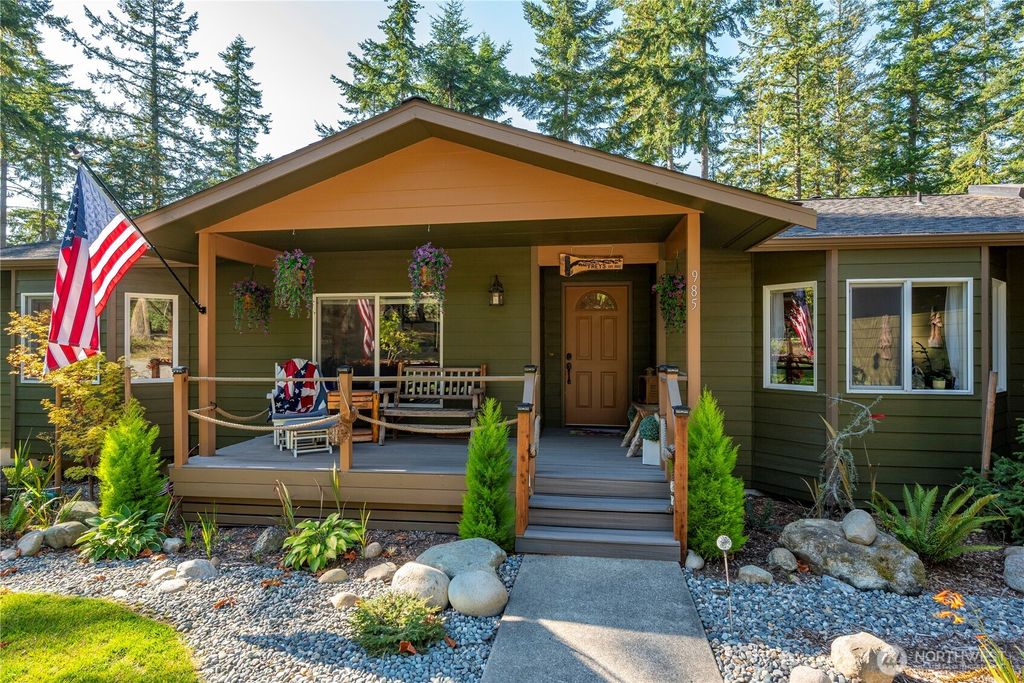 Photo of 985 Lyndean Lane, Oak Harbor, WA 98277 (MLS # 2473026)