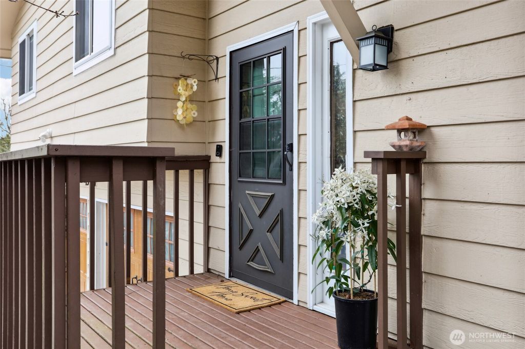 Photo of 15926 82nd Place NE, Kenmore, WA 98028 (MLS # 2347104)