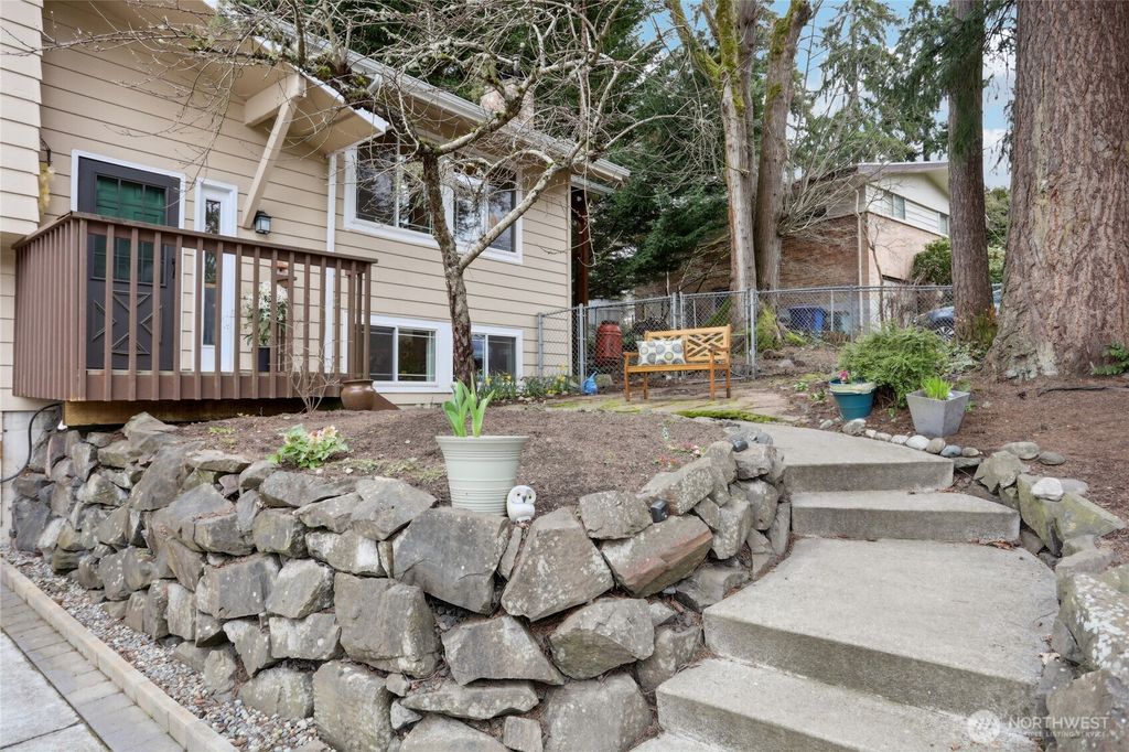 Photo of 15926 82nd Place NE, Kenmore, WA 98028 (MLS # 2347104)