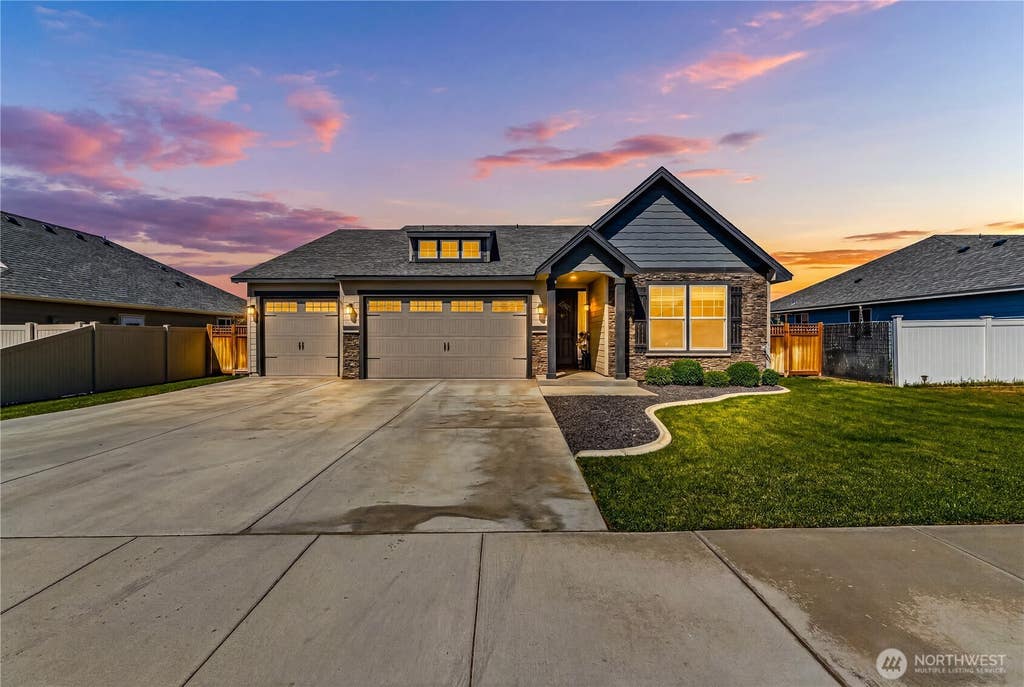 Photo of 1001 Redmond Avenue, Quincy, WA 98848 (MLS # 2536820)