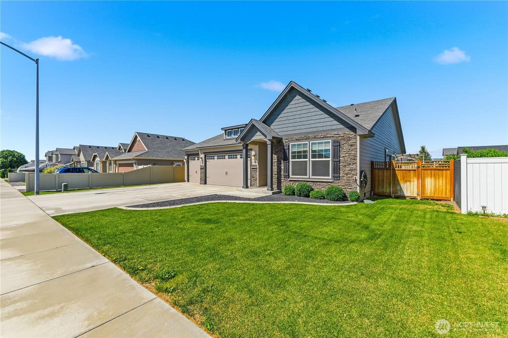 Photo of 1001 Redmond Avenue, Quincy, WA 98848 (MLS # 2536820)