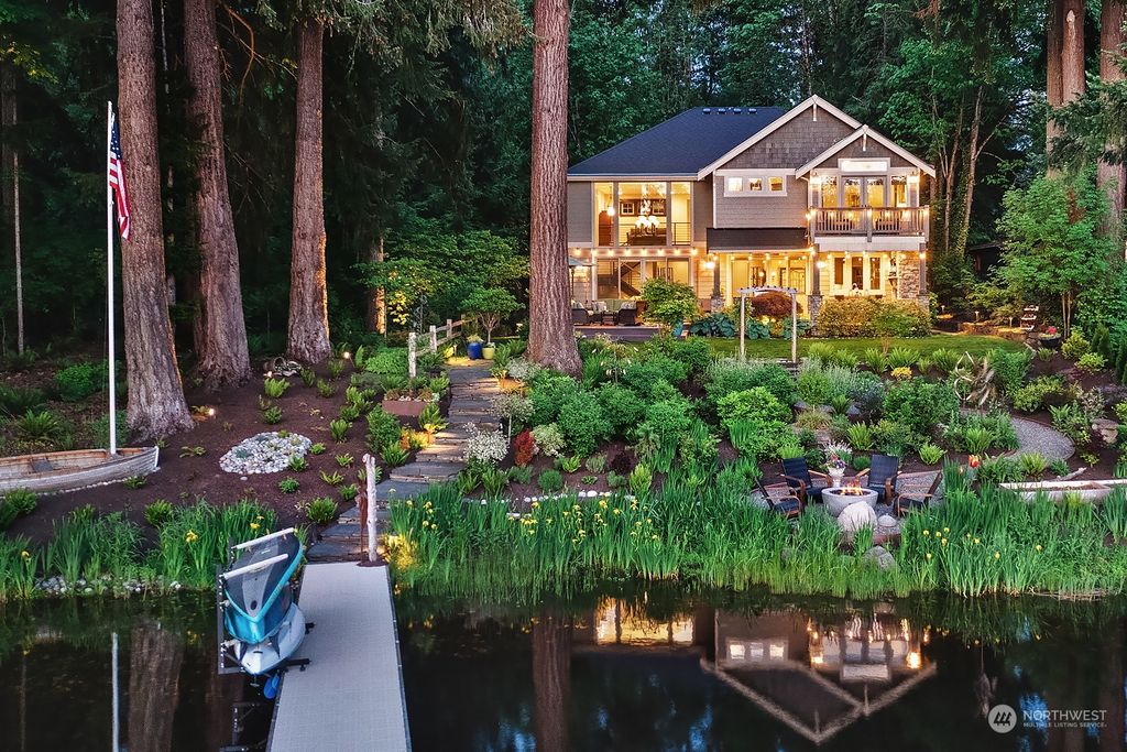 Photo of 2331 E Beaver Lake Drive SE, Sammamish, WA 98075 (MLS # 2146816)