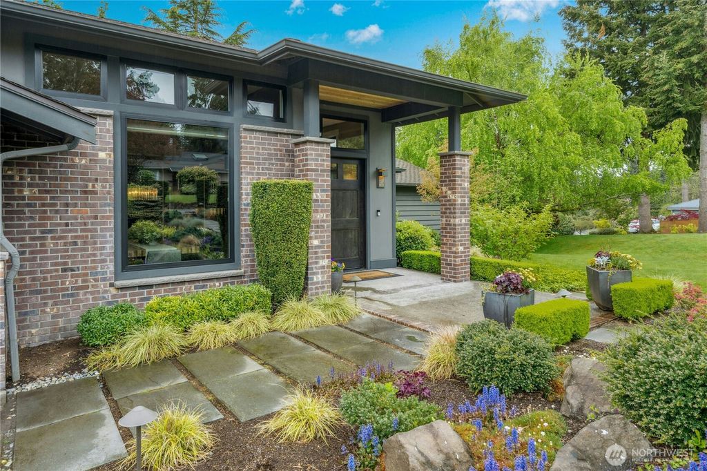 Photo of 12503 NE 29th Street, Bellevue, WA 98005 (MLS # 2369591)