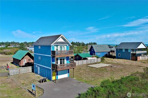 Photo of 1046 Wawona Avenue SE, Ocean Shores, WA 98569 (MLS # 2444846)
