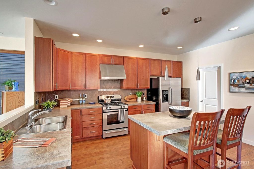 Photo of 1315 SW 159th Place, Lynnwood, WA 98087 (MLS # 2477633)