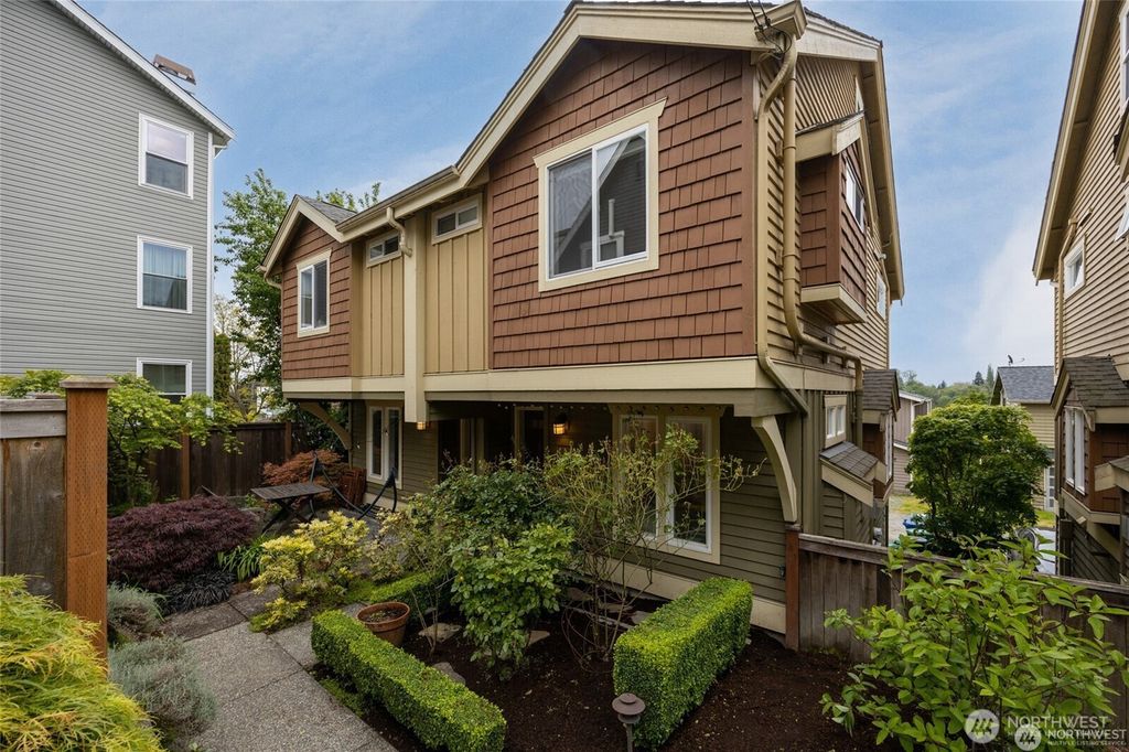 Photo of 1828 25th Avenue #A, Seattle, WA 98122 (MLS # 2475358)