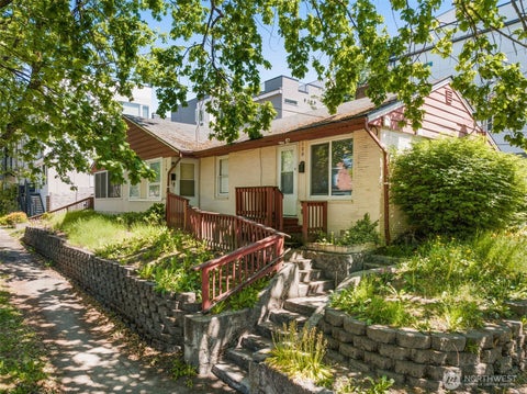 Photo of 118 27th Avenue S, Seattle, WA 98144 (MLS # 2533338)