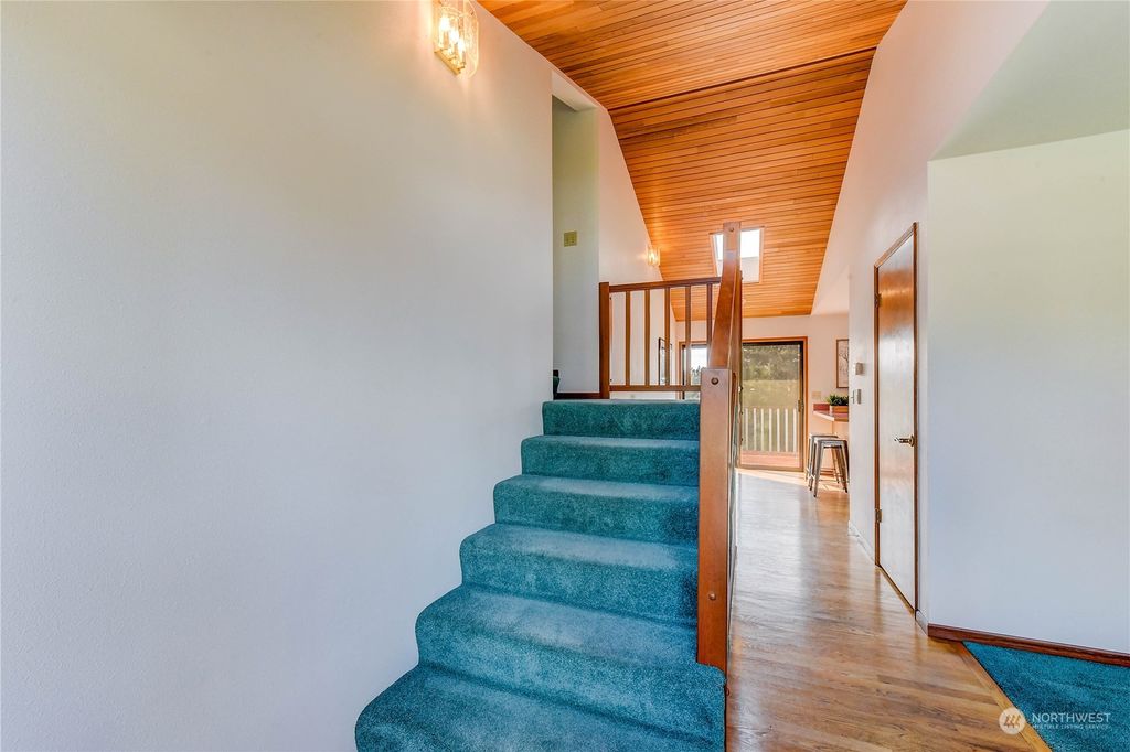 Photo of 3025 SW 110th Street, Seattle, WA 98146 (MLS # 2052645)