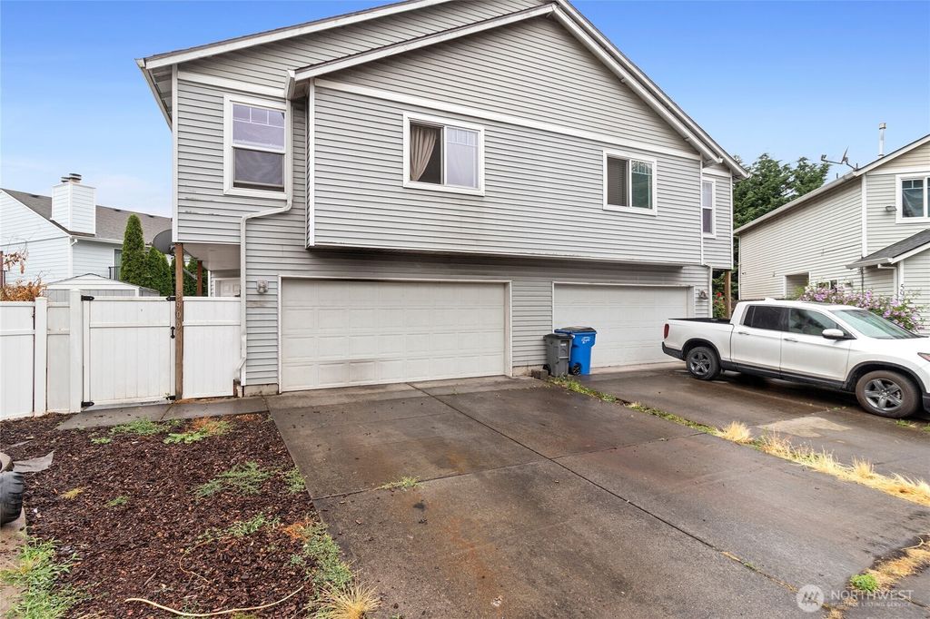 Photo of 5909 NE 33rd Circle, Vancouver, WA 98661 (MLS # 2505030)