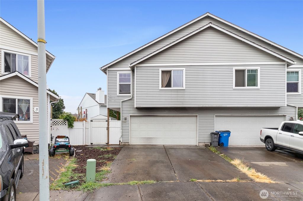 Photo of 5909 NE 33rd Circle, Vancouver, WA 98661 (MLS # 2505030)
