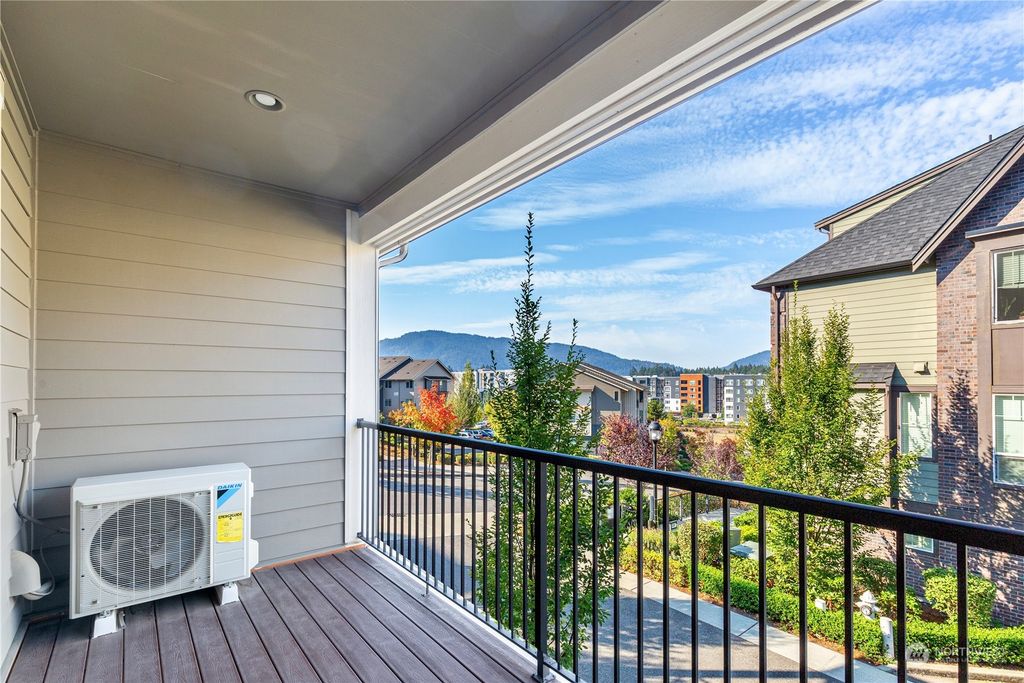 Photo of 1305 Brooklyn Walk Walk NE, Issaquah, WA 98029 (MLS # 2001208)