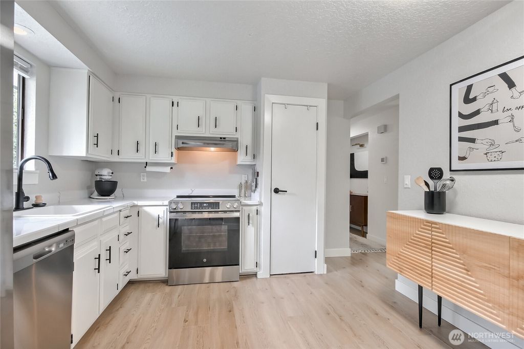Photo of 15638 SE 175th Street, Renton, WA 98058 (MLS # 2440682)