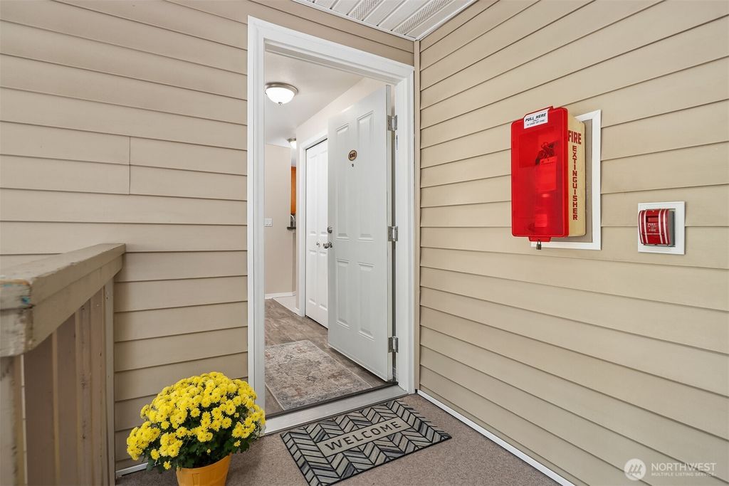 Photo of 11527 Highway 99 #B303, Everett, WA 98204 (MLS # 2432918)
