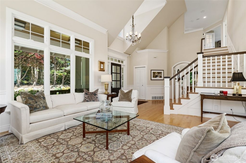 Photo of 502 95th Avenue NE, Bellevue, WA 98004 (MLS # 2525625)