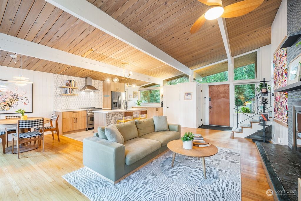 Photo of 1022 NE 198th Street, Shoreline, WA 98155 (MLS # 2190415)
