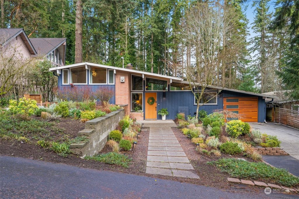 Photo of 1022 NE 198th Street, Shoreline, WA 98155 (MLS # 2190415)