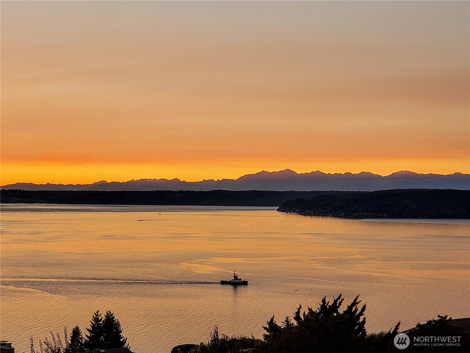 5569 Frances Avenue NE