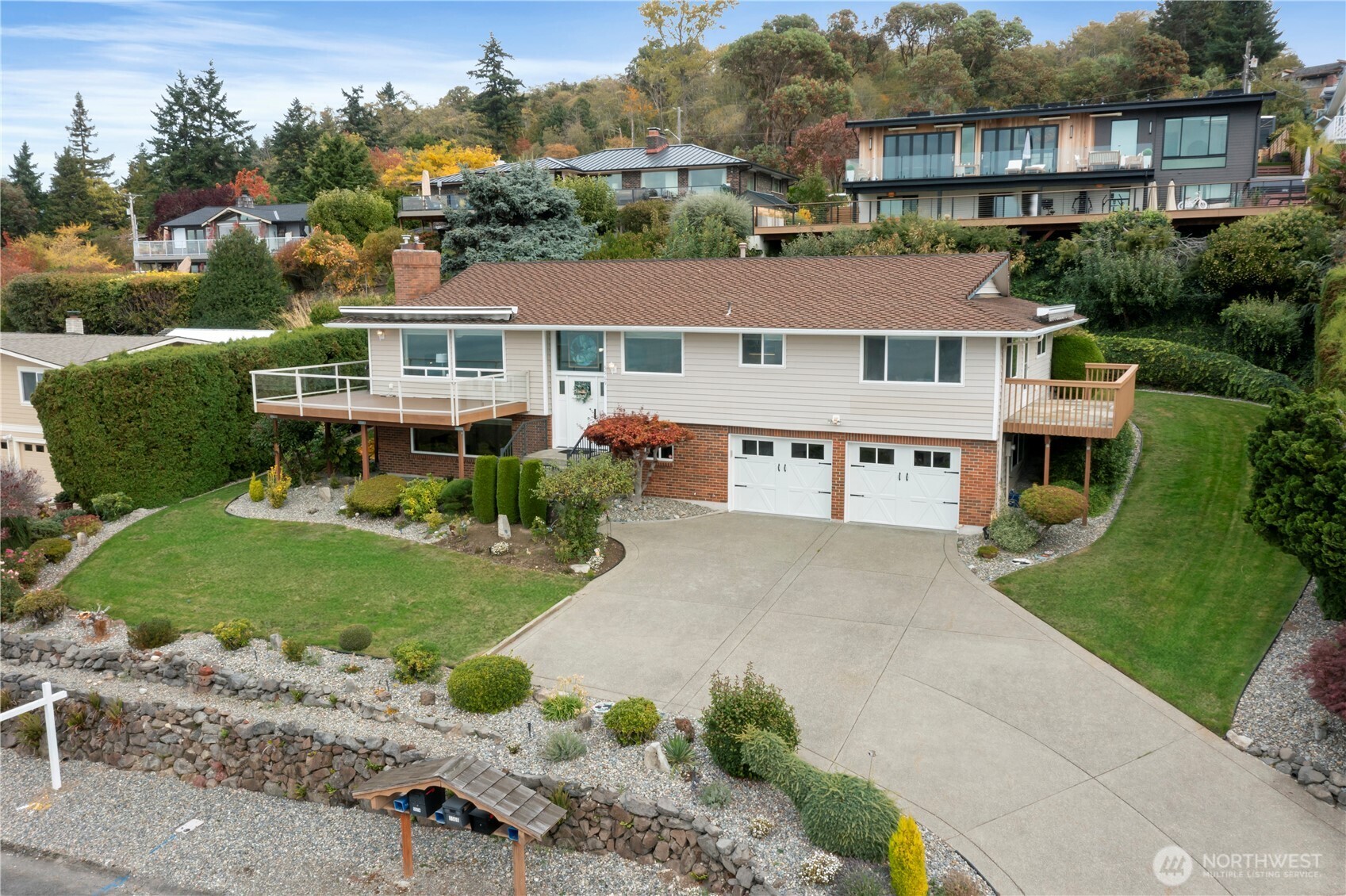 5569 Frances Avenue NE