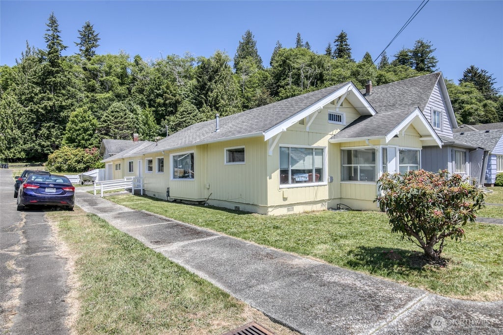 Photo of 401 Chenault Avenue, Hoquiam, WA 98550 (MLS # 2581779)