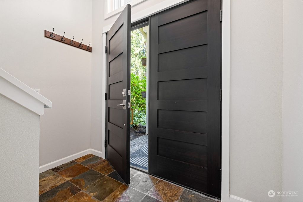 Photo of 22005 SE 32nd Street, Sammamish, WA 98075 (MLS # 2146360)