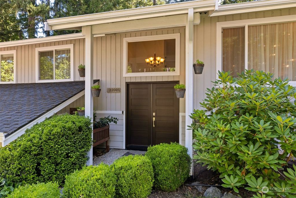 Photo of 22005 SE 32nd Street, Sammamish, WA 98075 (MLS # 2146360)