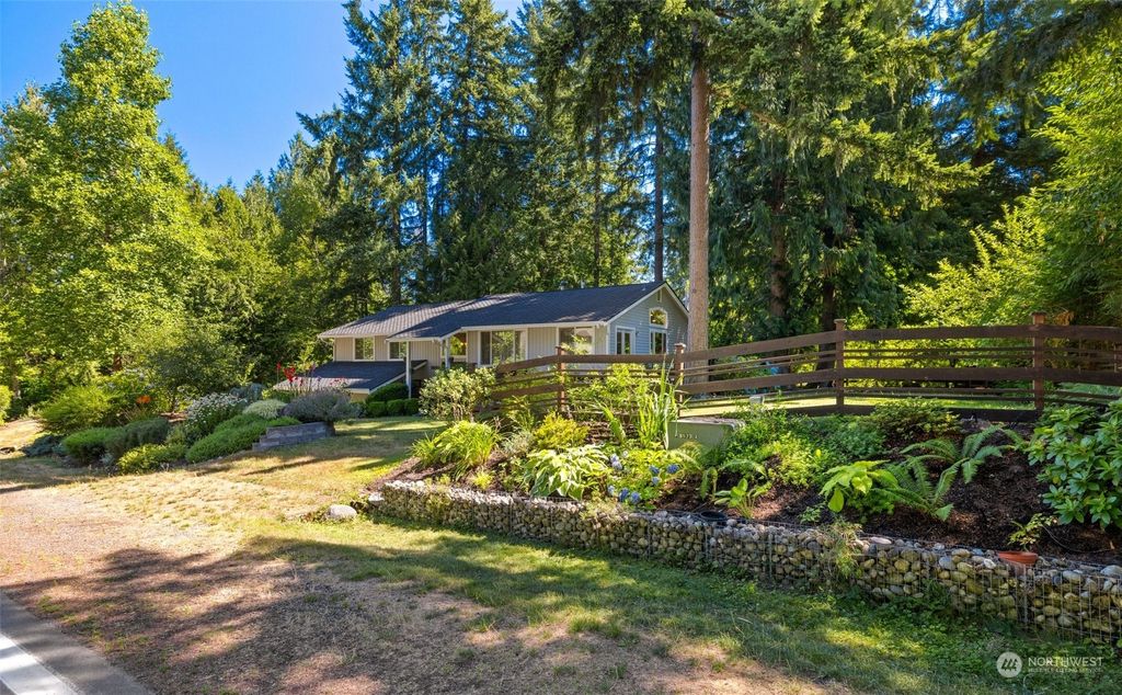 Photo of 22005 SE 32nd Street, Sammamish, WA 98075 (MLS # 2146360)