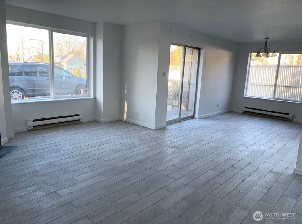 Photo of 21608 30th Avenue S, Des Moines, WA 98198 (MLS # 2349579)