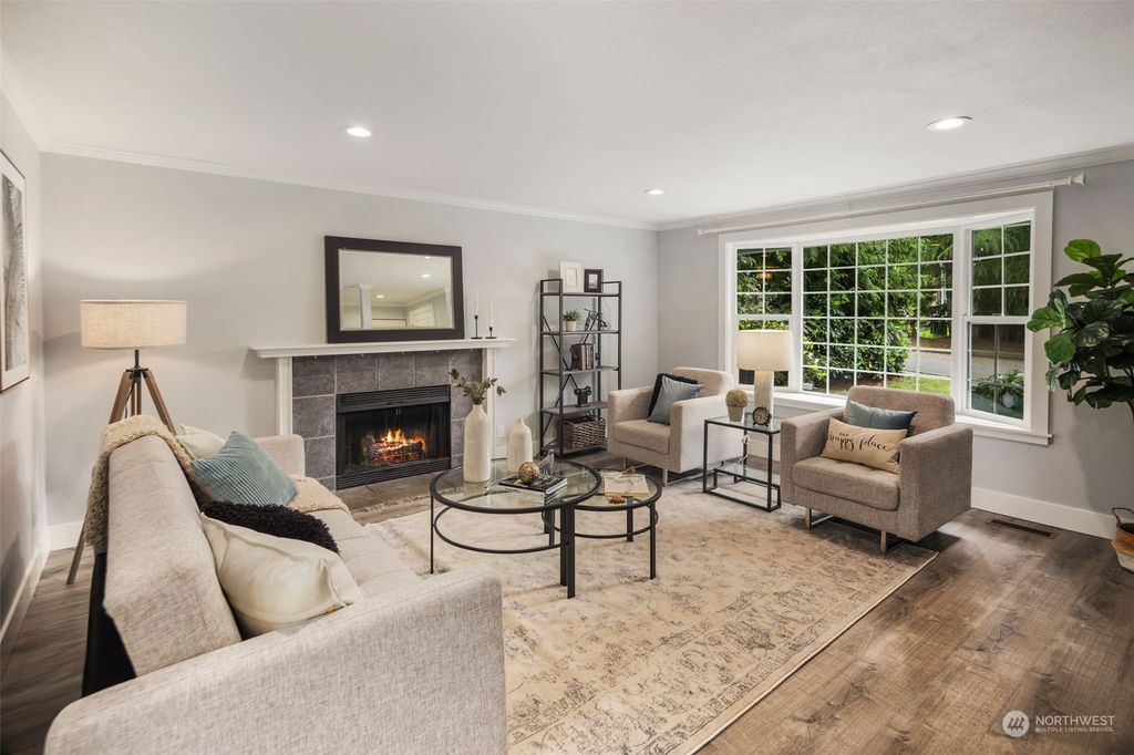 Photo of 10728 NE 114th Place, Kirkland, WA 98033 (MLS # 2240993)