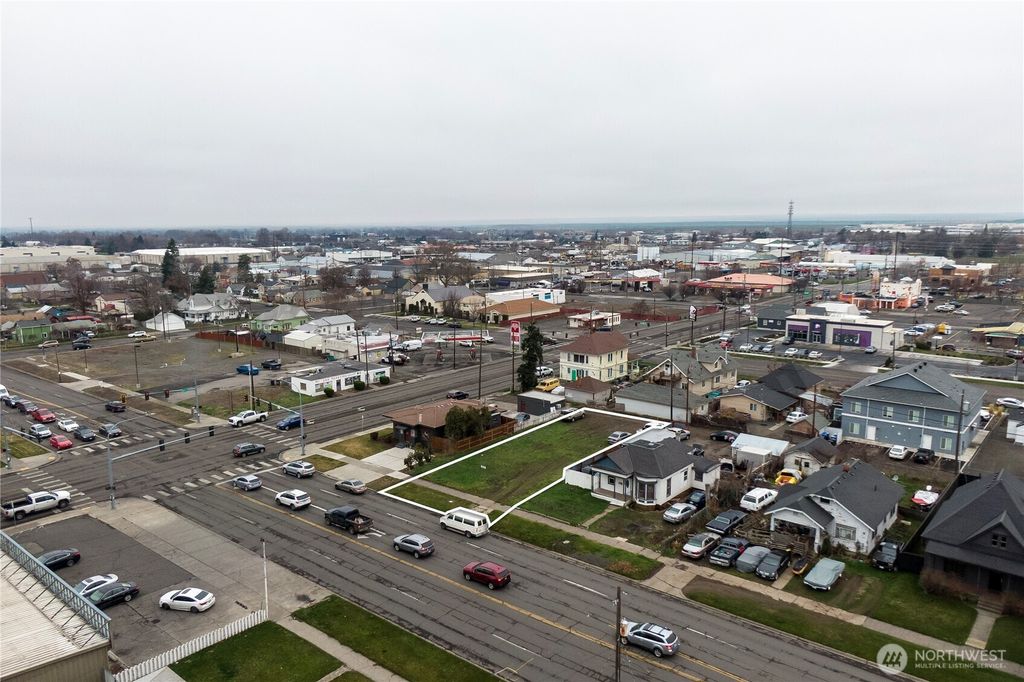 Photo of 622 W Poplar Street, Walla Walla, WA 99362 (MLS # 2478401)