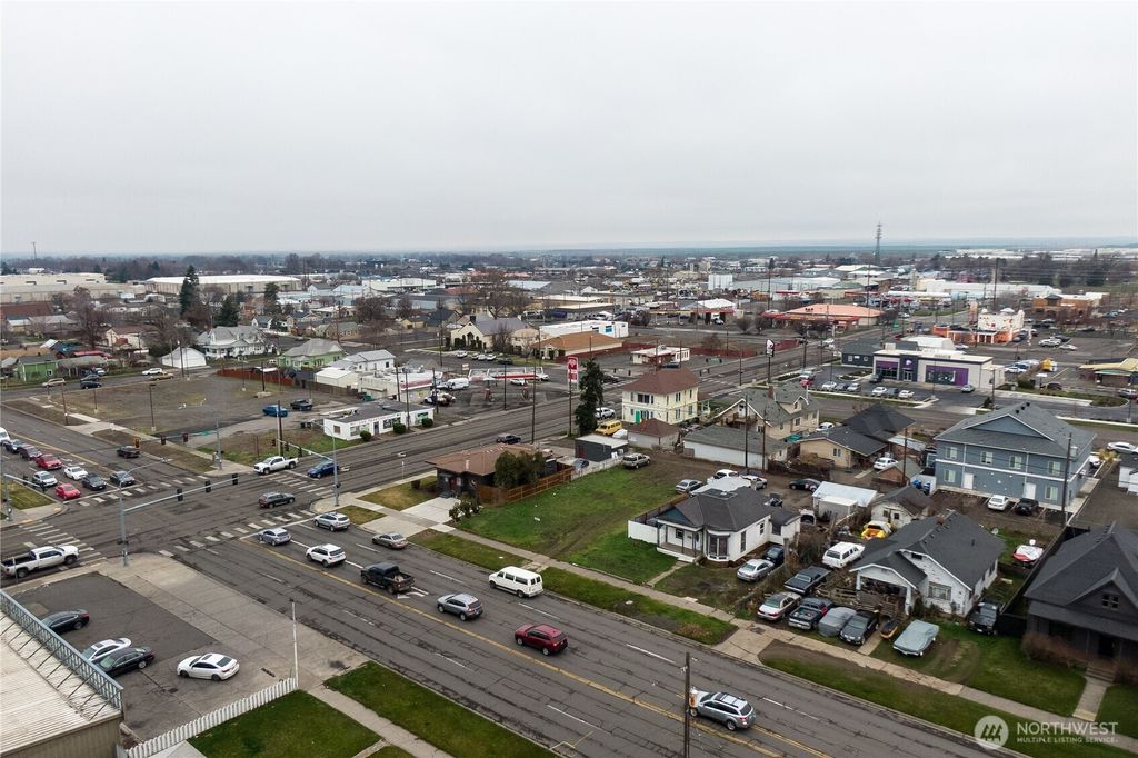 Photo of 622 W Poplar Street, Walla Walla, WA 99362 (MLS # 2478401)