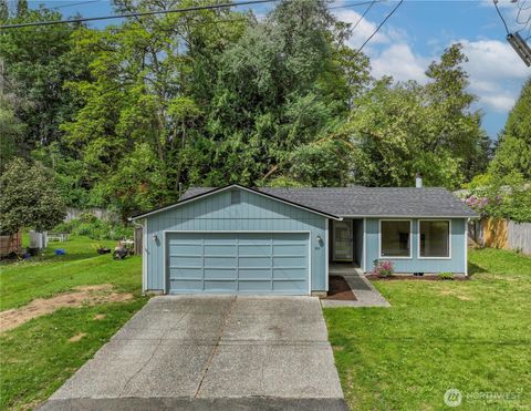 Photo of 611 Phoenix Street NE, Olympia, WA 98506 (MLS # 2518148)