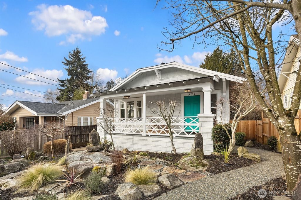 Photo of 5555 30th Avenue NE, Seattle, WA 98105 (MLS # 2329207)