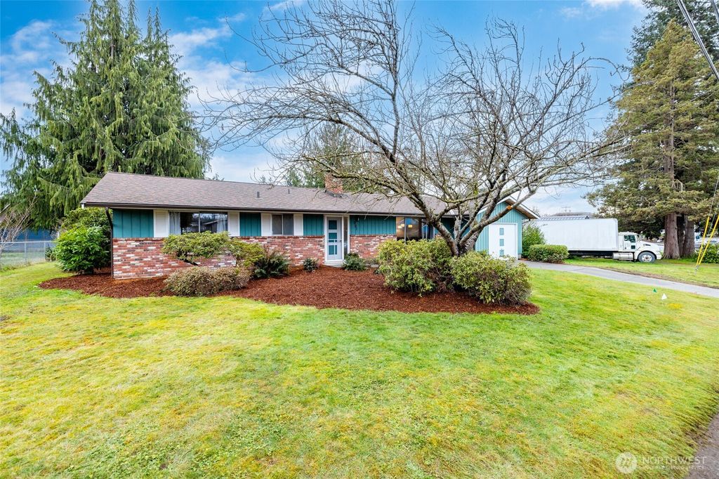 Photo of 901 13th Street, Snohomish, WA 98290 (MLS # 2490917)