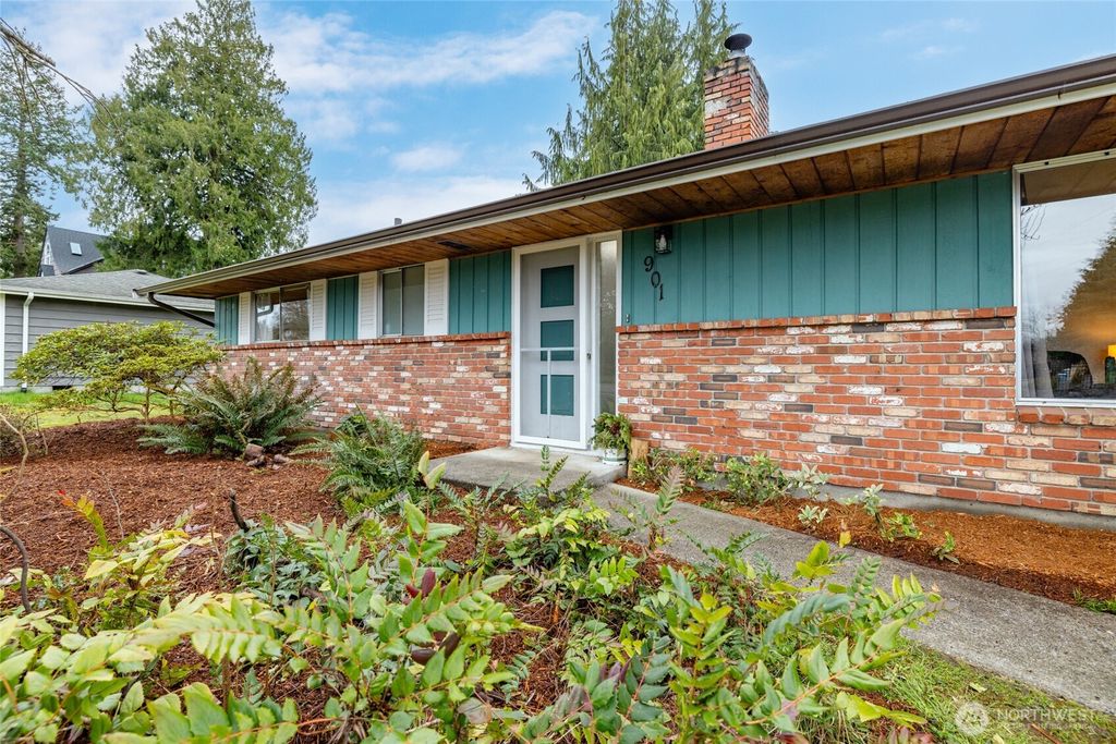 Photo of 901 13th Street, Snohomish, WA 98290 (MLS # 2490917)