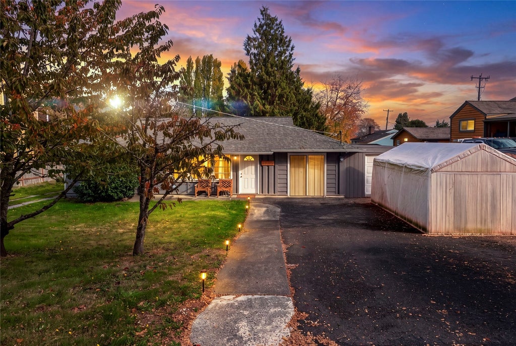 Photo of 13348 32nd Avenue S, Tukwila, WA 98168 (MLS # 2597610)
