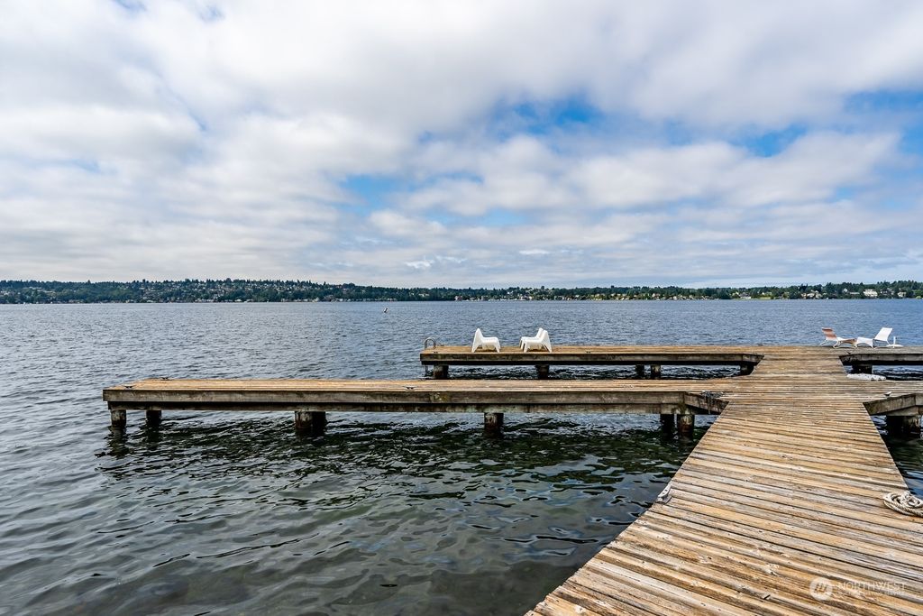 Photo of 7905 W Mercer Way, Mercer Island, WA 98040 (MLS # 2133352)