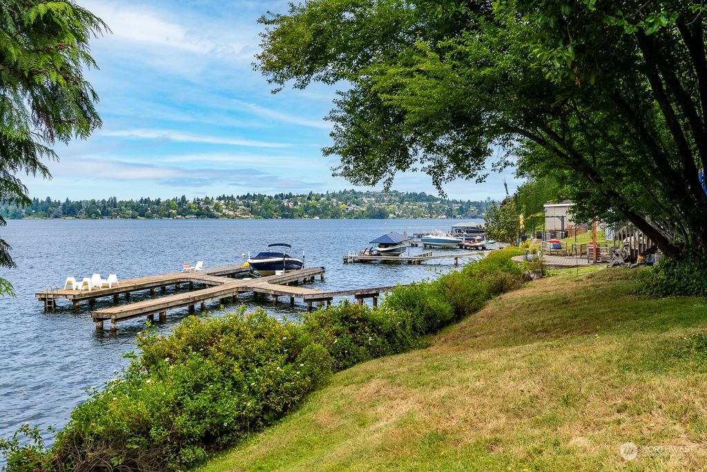 Photo of 7905 W Mercer Way, Mercer Island, WA 98040 (MLS # 2133352)