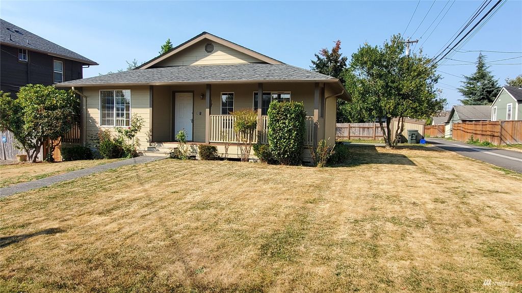 Photo of 3007 15th Street, Everett, WA 98201 (MLS # 1991405)