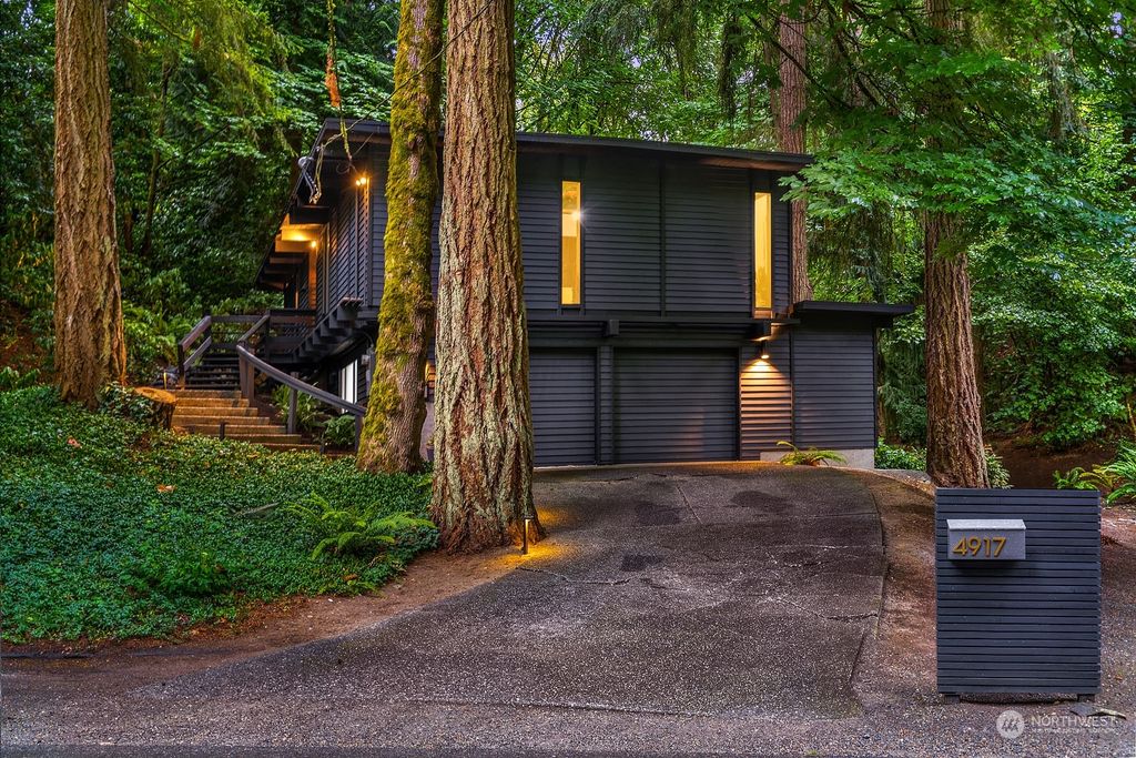 Photo of 4917 NE 193rd Street, Lake Forest Park, WA 98155 (MLS # 2156282)